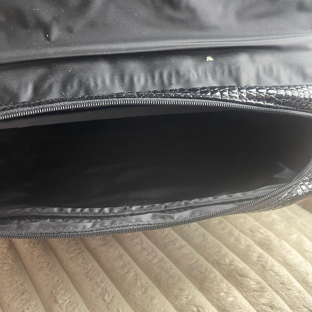 Black Croc-Embossed Faux Leather Clutch Cosmetic B ag with Gold Logo - Picture 5 of 6